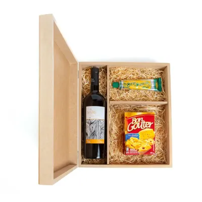 Kit vinho com bisnaga de queijo e aperitivo