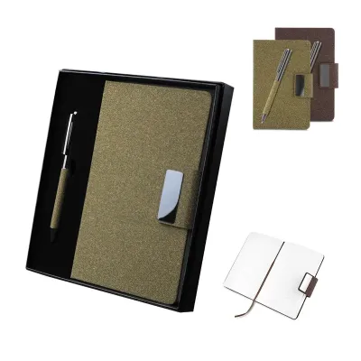 Kit de Escritório composto por caderno tamanho A5, com capa em PU e detalhe em fibra de chá ou ca...