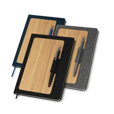 Cadernetas em capa dura em RPET e Bambu (cores)
