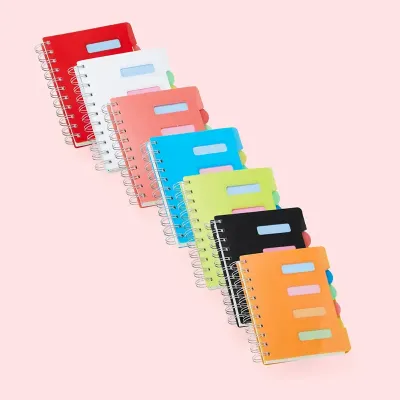 Caderno pequeno com 4 divisórias  cores