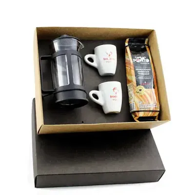 Kit café com 2 xícaras de café sem pires e café strabucks 