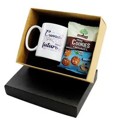 Kit chá em caixa de papel, caneca de porcelana 300 ml, sache de mini cookies Mãe Terra, gravação ...