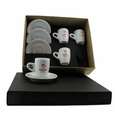Kit com 4 xícaras com pires em caixa de papel