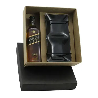 Kit whisky Johnnie Walker 200ml com petisqueira de vidro