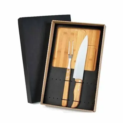Kit churrasco com tábua, faca e garfo em caixa personalizada 2