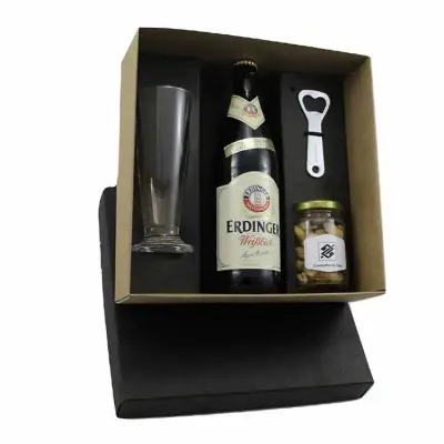 Kit cerveja Erdinger 500ml com taça, abridor e petiscos