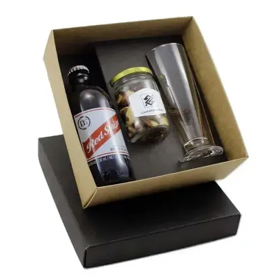 Kit cerveja Red Stripe 330ml com taça e pote de petiscos