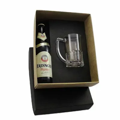 Kit cerveja Erdinger 500ml com caneca de vidro em caixa de papel