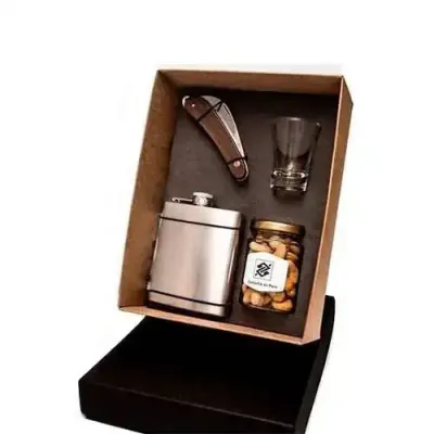 Kit masculino com cantil de inox, copo de dose, pote de amendoim e canivete