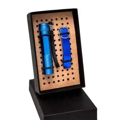 Kit masculino com lanterna e chaveiro abridor de garrafa