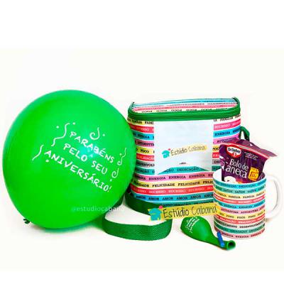 Kit com Bolsa térmica, caneca, bolo e velinha para presentear os colaboradores aniversariantes.