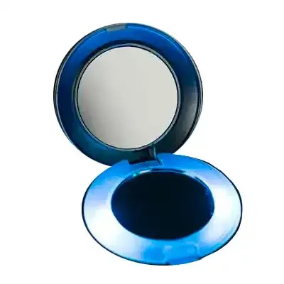 Ideal para retocar a maquiagem esse espelho plástico possui aumento e luz.