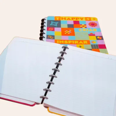 Caderno de disco personalizável, com folhas removíveis que se adaptam às suas necessidades.