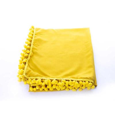 Canga em tecido 100% viscose na cor amarela