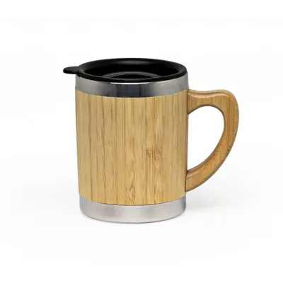 Caneca de bambu com capacidade de 300ml.