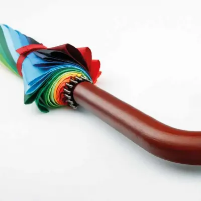 Guarda-chuva com pega em madeira