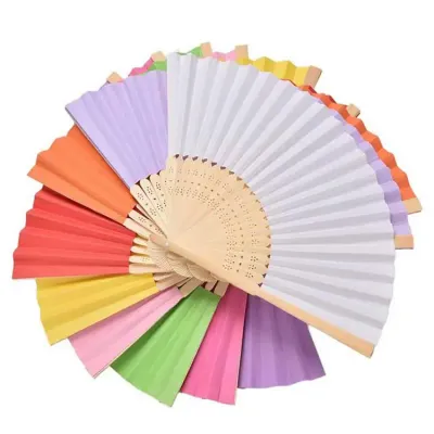 Leques em várias cores