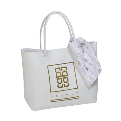 Linda bolsa, para passeio de barco, praia e piscina.