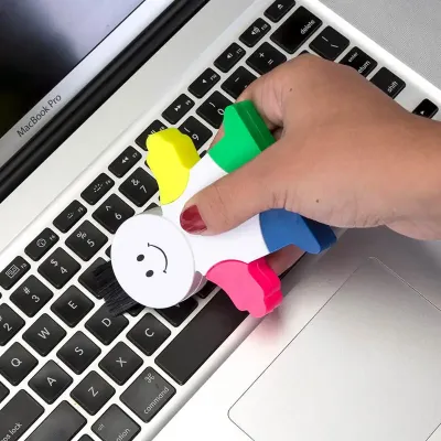 Marca texto boneco com limpador de tela e teclado