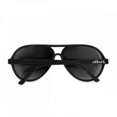 Óculos de Sol na cor preto 