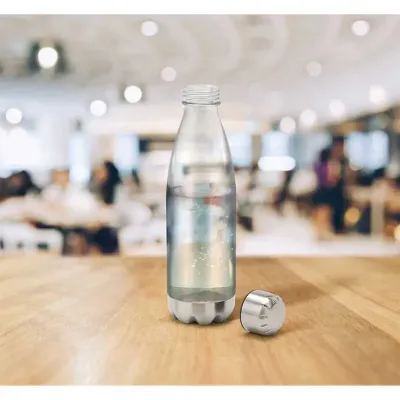 Squeeze 700ml no formato de garrafa