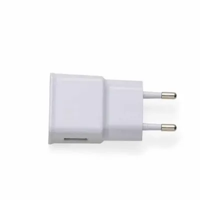 Carregador não acompanha cabo USB