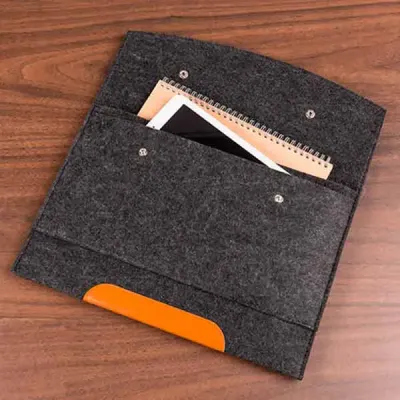 Pasta Envelope com forro e uma divisória.