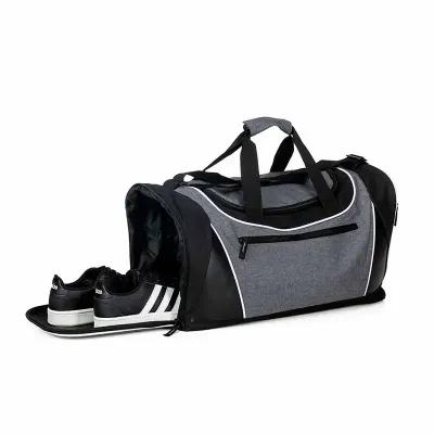 Mala esportiva de poliéster com detalhe em material sintético