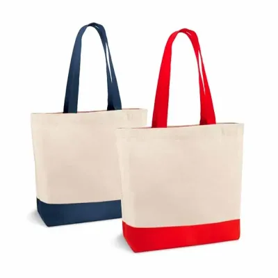Ecobag personalizada com detalhes nas cores azul e vermelho