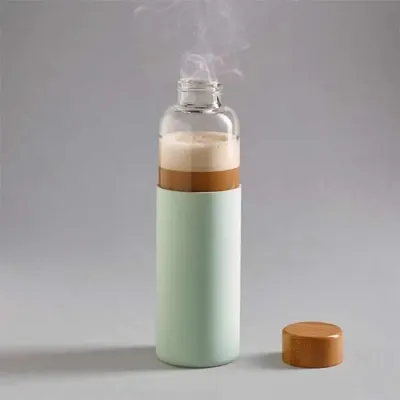 Squeeze de vidro borossilicato com tampa em bambu e revestida com luva em silicone