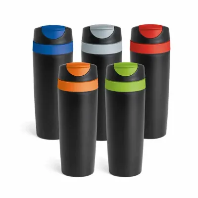 Copo para viagem com capacidade de 510 ml