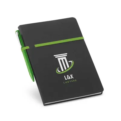 Caderno com caneta - detalhe verde