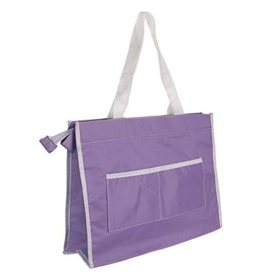 Bolsa feminina em nylon lilás com dois bolsos frontais