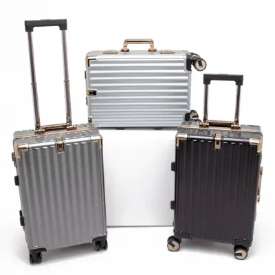 Mala de viagem 38 litros feita em plástico 