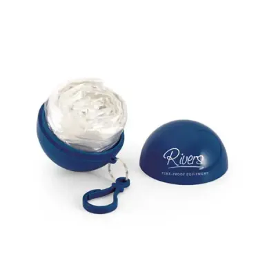 Capa de chuva em embalagem azul redonda com mosquetão