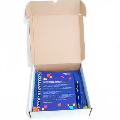 Kit boas vindas com camiseta, caderno e caneta