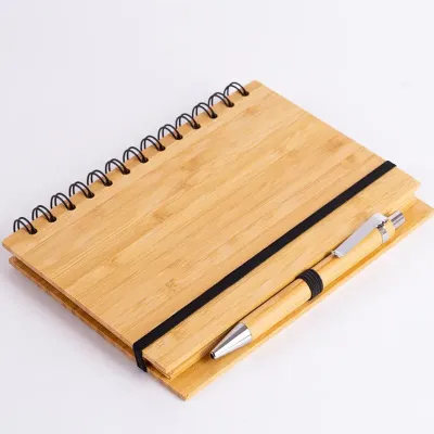 Caderno de anotações com caneta 