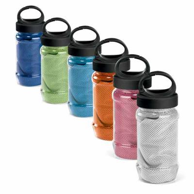 Toalha para esporte em poliamida e poliéster com garrafa