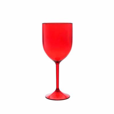Taça de vinho na cor vermelho 