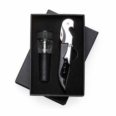 Kit vinho 2 peças em estojo de papelão. Estojo com tampa removível e parte interna revestida de e...