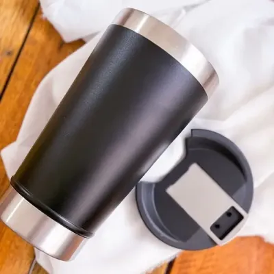 Copo com tampa abridor