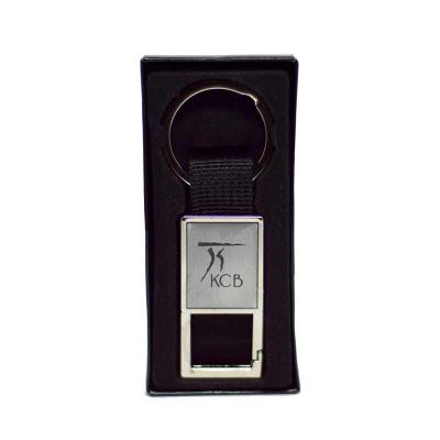 Chaveiro de metal e couro personalizado