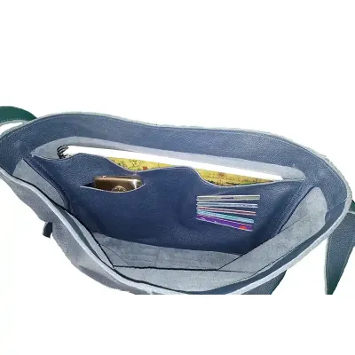 Bolsa carteiro em couro - aberto