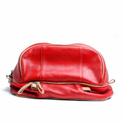 Necessaire em couro com compartimento inferior