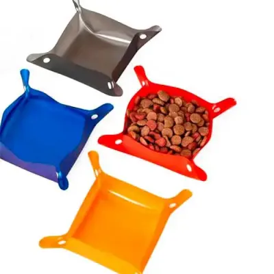 Tigela Plática para Pets. Personalizavel Bebedouro e comedouro para pets. Material plástico, bast...