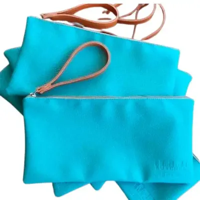 Necessaire de sintético com Alça