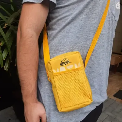 Shoulder bag amarela - demonstração de uso