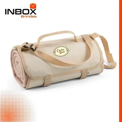 Manta polar bege com alça 