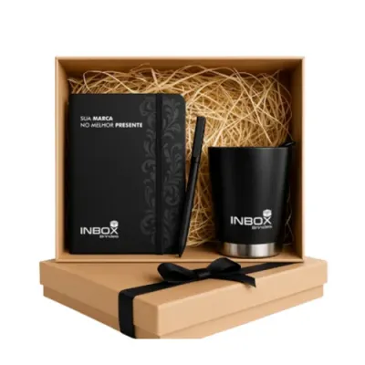 Kit escritório com caixa, caderneta, caneta e copo térmico.