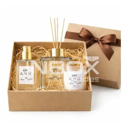 Esse kit inclui: Caixa mdf 25x25x10cm com laço decorativo Home spray Difusor Vela aromática Palha...
